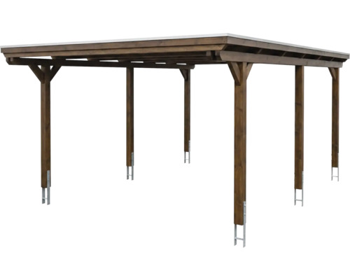 Carport en bois avec toit plat, six poteaux lasurés marron foncé avec ancrages en H et liens de contreventement.