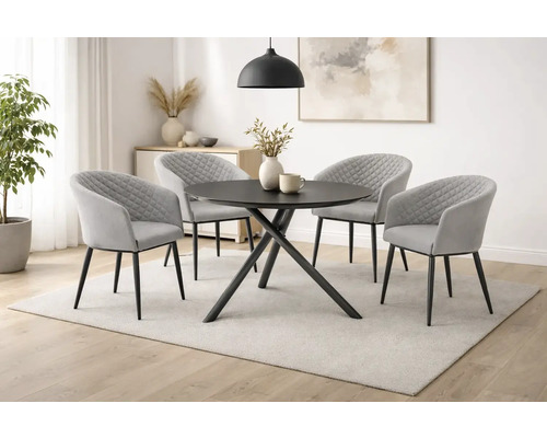 Esszimmer mit rundem Esstisch und vier Armlehnstühlen