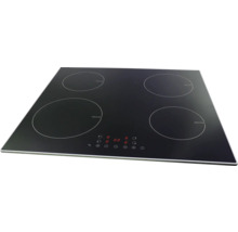 Plaque de cuisson à induction noire avec 4 zones de cuisson et commande tactile en vitrocéramique.
