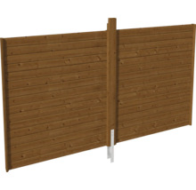 Sichtschutzzaun aus Holz mit waagerechten Lamellen und einem Mittelpfosten inklusive Bodenverankerung.