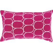 Rechteckiges Deko-Kissen in Pink mit weißem geometrischem Oval-Muster.