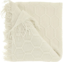 Plaid tissé avec motif hexagonal en nid d'abeille et franges.