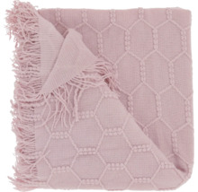 Plaid rose avec motif en nid d'abeille décoratif et franges.