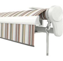 Store banne avec toile rayée, boîtier blanc et mécanisme de manivelle.