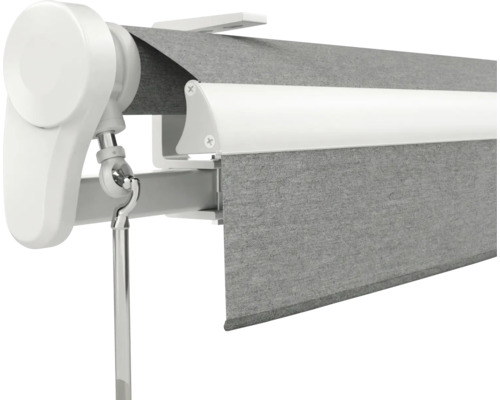 Nahaufnahme einer Kassettenmarkise mit grauem Stoff, weißem Gehäuse und Gelenk für die Handkurbel.