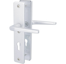 Poignée de porte sur plaque longue en aluminium avec perforation pour cylindre profilé.