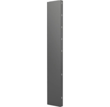 Lange, schmale Seitenwand aus Metall in Anthrazit mit seitlichen Montageschlitzen für Regalsysteme oder Schränke.