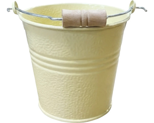 Seau en métal jaune avec surface texturée et poignée en bois.