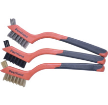 Set de trois brosses métalliques Pattfield avec poils en acier, nylon et laiton et poignées ergonomiques en orange et noir.