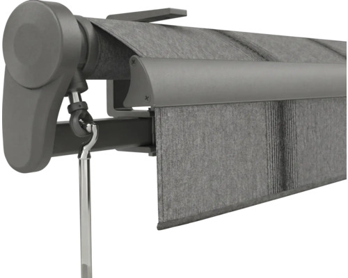 Vue détaillée d'un store banne avec toile grise texturée et mécanisme pour manivelle.