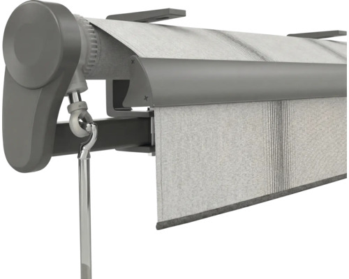 Vue rapprochée d'un store à bras articulés avec commande manuelle par manivelle et toile de store grise.