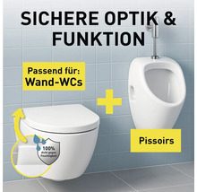Helles Badezimmer mit Wandtoilette und Urinal aus weißer Keramik. Geeignet für Wandtoiletten und Pissoirs. Hundert Prozent feuchtigkeitsdicht.