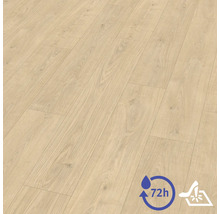 Revêtement de sol stratifié aspect bois avec veinure, résistance à l'eau de 72 heures et surface résistante aux rayures.