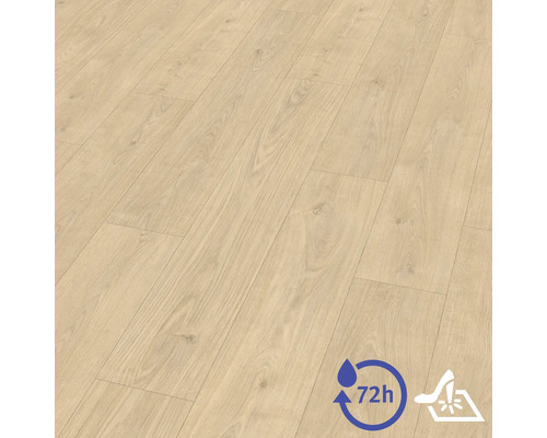 Revêtement de sol stratifié aspect bois avec veinure, résistance à l'eau de 72 heures et surface résistante aux rayures.