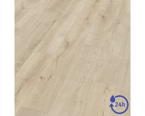 Revêtement de sol stratifié aspect chêne avec protection contre l eau pendant 24 heures.