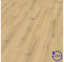 Revêtement de sol stratifié aspect bois, décor chêne avec nœuds et symbole de résistance à l'eau pendant 24 heures.