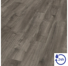 Sol stratifié aspect chêne foncé avec surface structurée et résistance à l'eau de 24 heures.