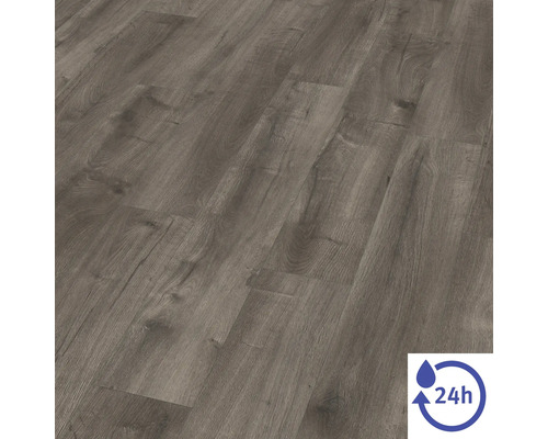 Sol stratifié aspect chêne foncé avec surface structurée et résistance à l'eau de 24 heures.