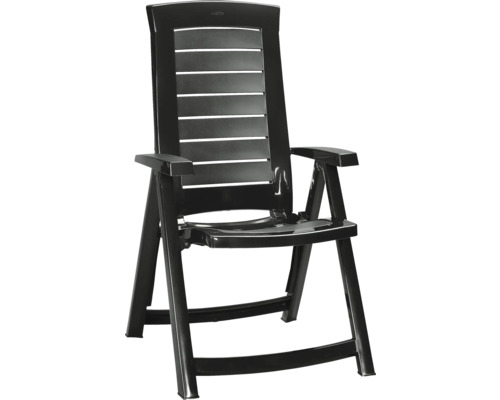 Chaise de jardin noire en plastique avec dossier haut et accoudoirs. Chaise pliante à positions pour l'extérieur. Jardin Logo.