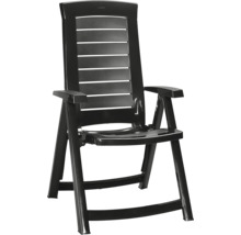 Chaise de jardin pliante en plastique noir avec accoudoirs et dossier à lattes.