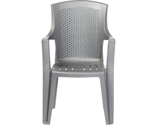 Chaise de jardin en plastique gris avec dossier aspect tressé et accoudoirs.