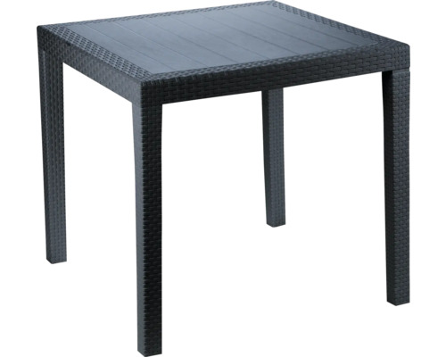 Table de jardin carrée en plastique aspect rotin anthracite avec un plateau de table lisse.