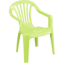 Chaise de jardin empilable en plastique vert citron avec accoudoirs et dossier à lattes.