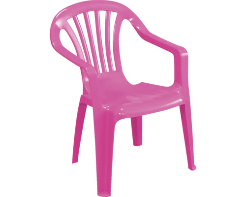 Chaise pour enfants en plastique rose avec accoudoirs et dossier à barreaux.