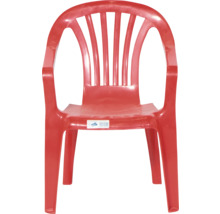 Chaise de jardin rouge en plastique avec accoudoirs et dossier à lattes.