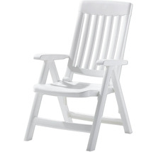 Chaise de jardin pliante blanche en plastique avec accoudoirs et dossier haut.