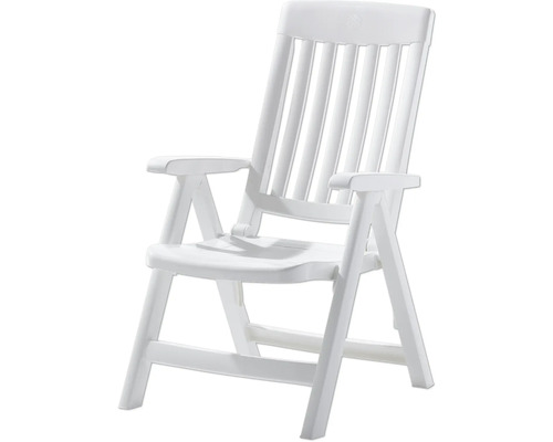 Chaise de jardin pliante blanche en plastique avec accoudoirs et dossier haut.