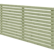 Panneau brise-vue horizontal en bois imprégné sous pression avec lattes étroites.