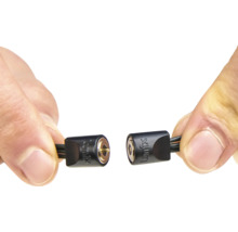 Lumix Mini-Magnet-Steckverbindung für Beleuchtungssysteme, bestehend aus zwei Teilen.