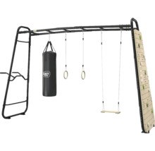 Station de fitness et de jeux EXIT Toys GetSet pour l'extérieur avec échelle de singe, sac de frappe, anneaux, balançoire et mur d'escalade.