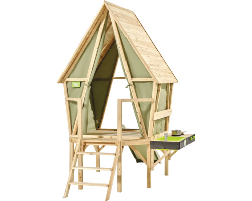 Spielhaus aus Holz für Kinder mit Spitzdach, kleiner Leiter, grünen Stoffvorhängen und angebauter Spielküche.