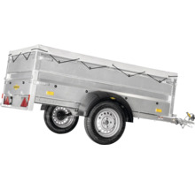 Remorque Humbaur avec bâche plate, ridelles en aluminium et châssis à un essieu.