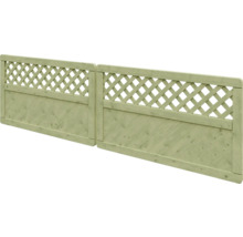 Zwei niedrige Sichtschutzelemente aus Holz mit diagonal angeordneten Brettern und einem integrierten Rankgitter oben.