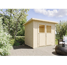 Abri de jardin moderne en bois clair avec toit plat et double porte vitrée sur une terrasse pavée dans un jardin.