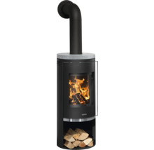 Justus Kaminofen mit Steinplatte, Sichtscheibe mit Feuer, integriertem Holzfach und Justus Logo.