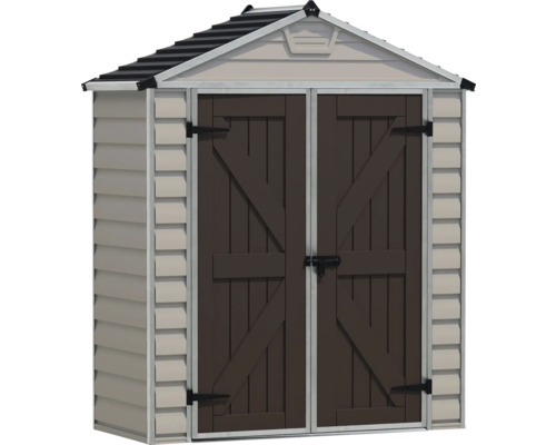 Abri de jardin en plastique avec toit à deux pans et doubles portes brunes avec traverses décoratives et ferrures noires.