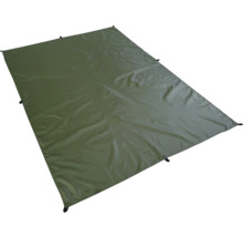 Bâche de protection rectangulaire vert olive en plastique avec boucles de fixation aux coins et sur les bords.