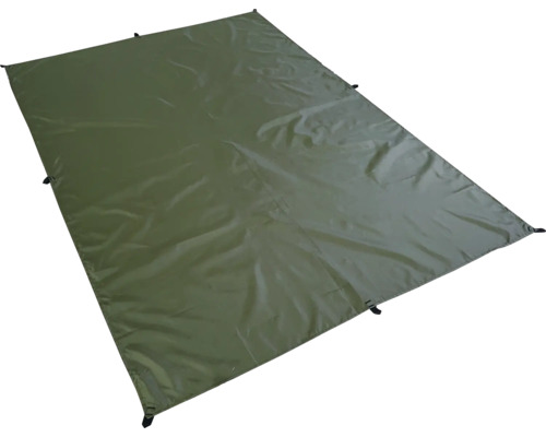 Bâche de protection rectangulaire vert olive en plastique avec boucles de fixation aux coins et sur les bords.