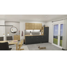 Moderne Küchenzeile in Anthrazit mit Oberschränken und Arbeitsplatte in Holzoptik, angrenzender Essbereich mit Holztisch und Pendelleuchten.