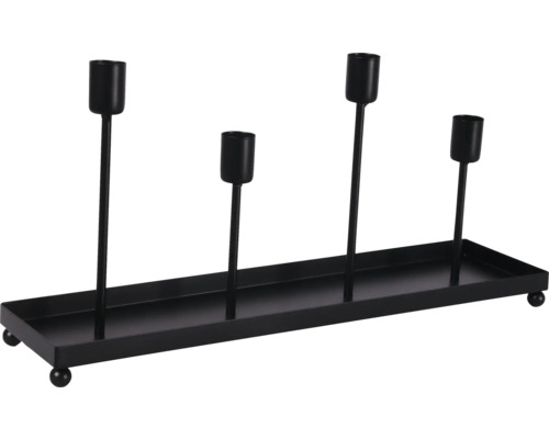 Bougeoir en métal noir avec quatre bras de différentes hauteurs sur un plateau rectangulaire.