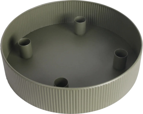 Bougeoir rond en métal avec paroi rainurée et quatre supports pour bougies.