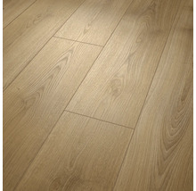 Sol stratifié avec veinage de bois marqué aspect chêne.
