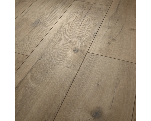 Revêtement de sol stratifié imitation chêne avec veinage prononcé et nœuds apparents.
