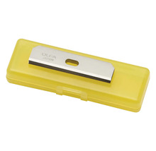 Lames de rechange OLFA pour grattoirs en acier dans un étui en plastique jaune.