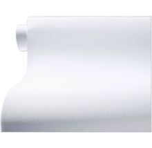 Papier peint intissé blanc en rouleau avec une surface lisse.