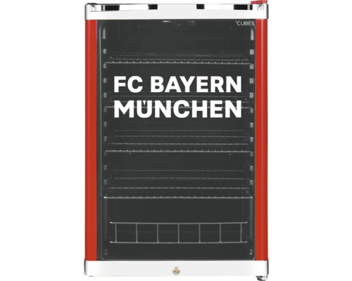 Réfrigérateur à boissons rouge avec logo FC Bayern München sur la porte vitrée, logo Cubes et étagères.